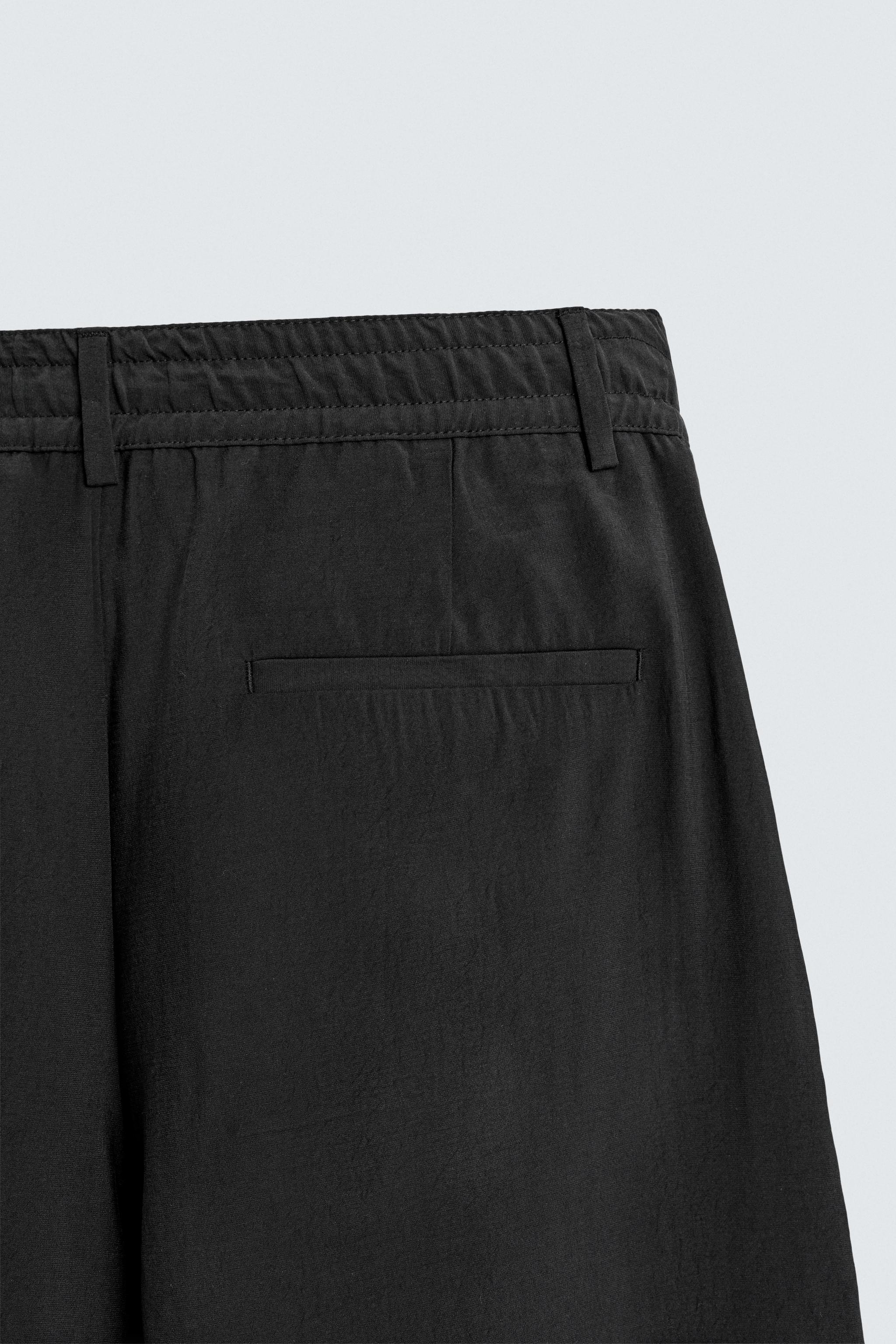 FLOWY PLEATED PANTS